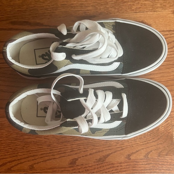 VANS Never worn, black and camo, sz 5 - Picture 3 of 5